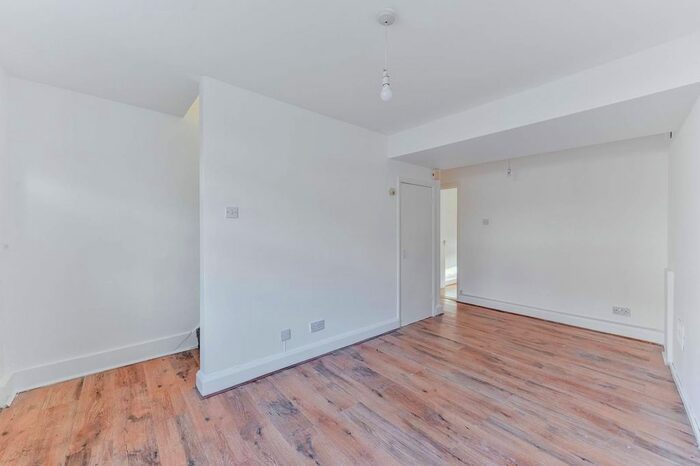 2 Bedroom Flat To Rent In Addison Road, London, Norwood, London, SE25