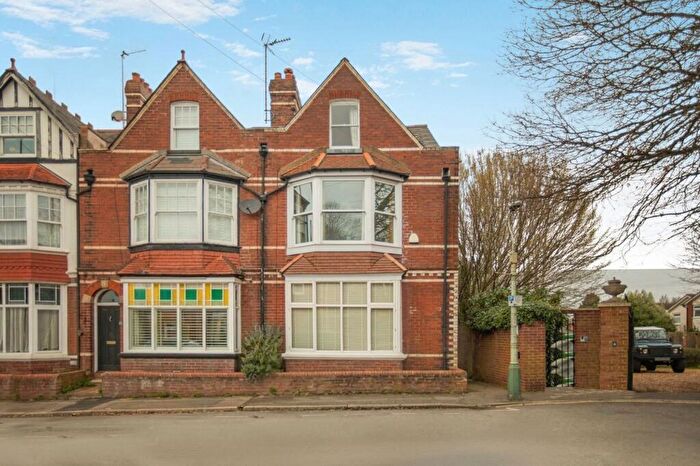 4 Bedroom End Of Terrace House For Sale In Barnardo Road, Exeter, EX2