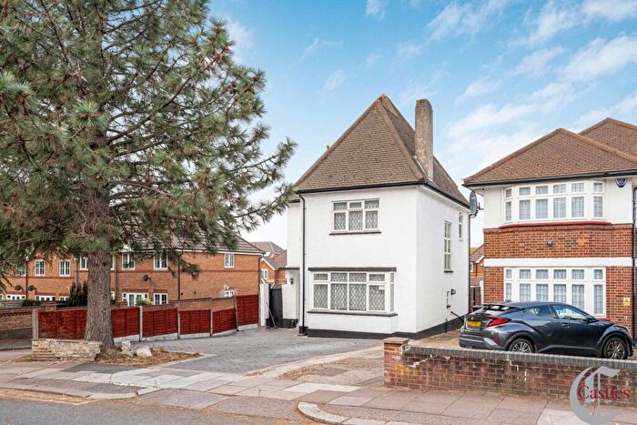 5 Bedroom House For Sale In Chase Road, N14