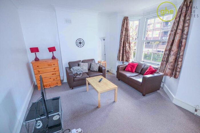 2 Bedroom Flat To Rent In John Ruskin Street, Southwark, London, SE5