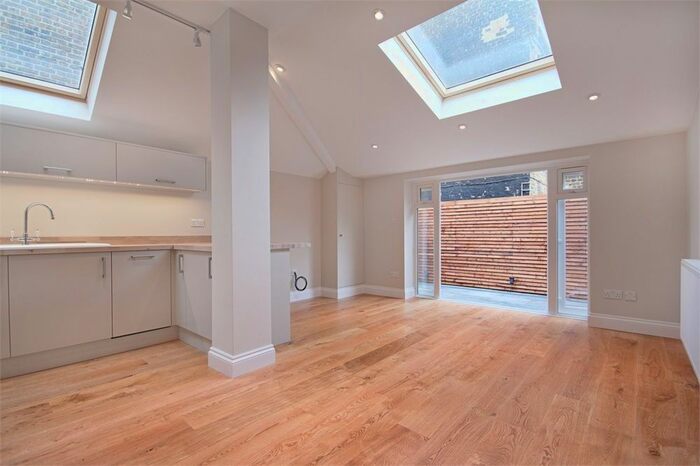 2 Bedroom Flat To Rent In Shakespeare Road, London, W3