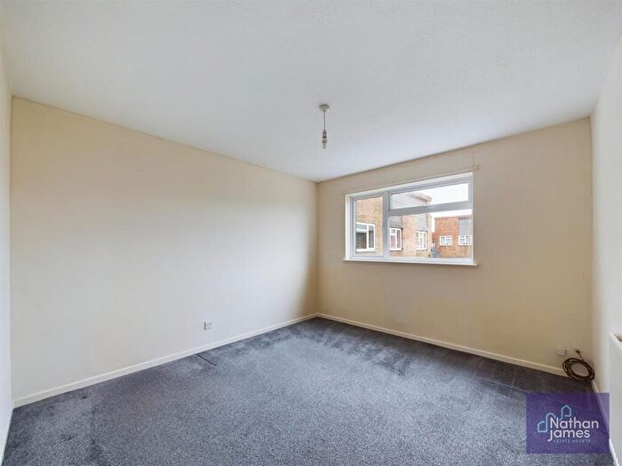 3 Bedroom End Of Terrace House For Sale In Moorlands View, Caldicot, NP26