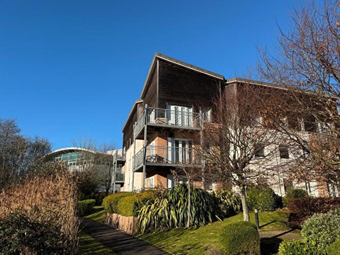 2 Bedroom Flat For Sale In Burford Gardens, Cardiff, CF11