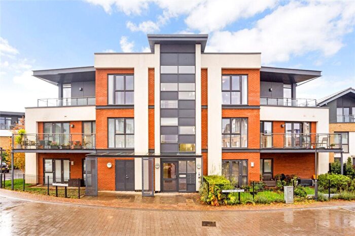 2 Bedroom Flat To Rent In Sycamore Avenue, Woking, Surrey, GU22