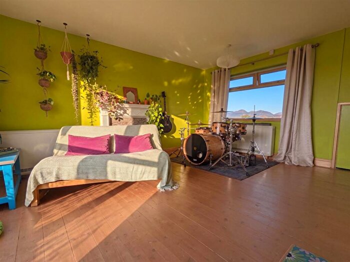 2 Bedroom Apartment For Sale In Glan Gors, Harlech, LL46