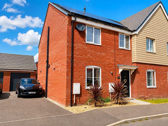 3 Bedroom Semi-Detached House For Sale In Balmoral Way, Holbeach, PE12
