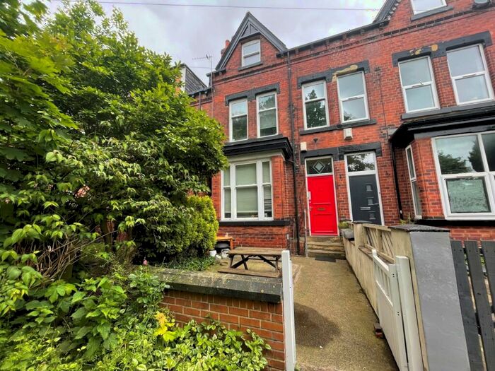 4 Bedroom House To Rent In Blenheim Square, Leeds, LS2