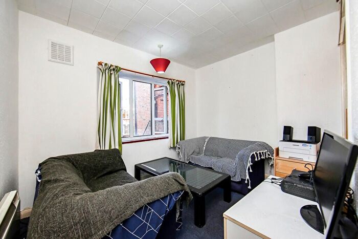 3 Bedroom Flat To Rent In Fairfield Gardens, London, N8