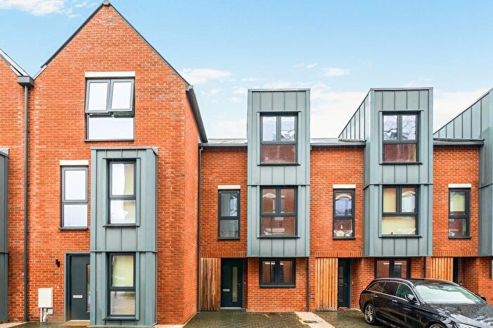 3 Bedroom Town House To Rent In Newbury, Berkshire, RG14