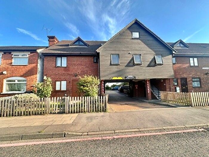 2 Bedroom Flat To Rent In Mallard Court, Ilford, IG1