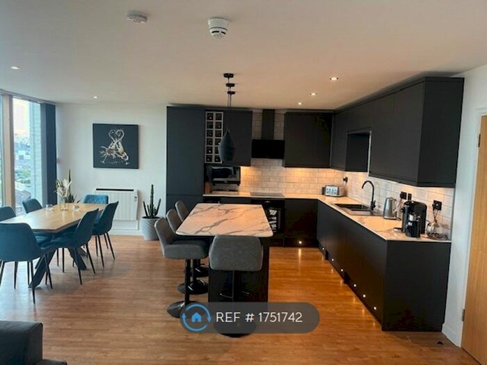 2 Bedroom Flat To Rent In Warwick Road, Manchester, M16