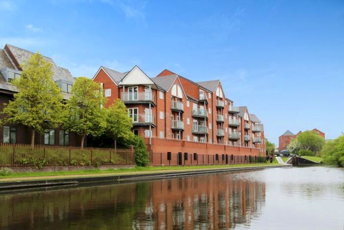 2 Bedroom Flat To Rent In Waterfront Way, Walsall, WS2