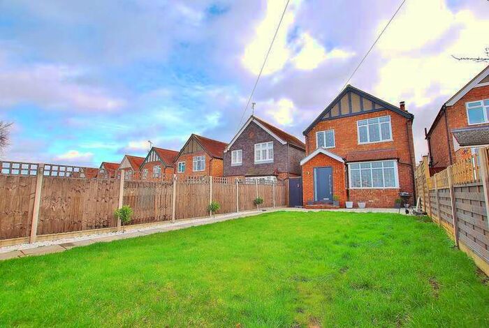 3 Bedroom Detached House To Rent In Rydes Hill Road, GU2