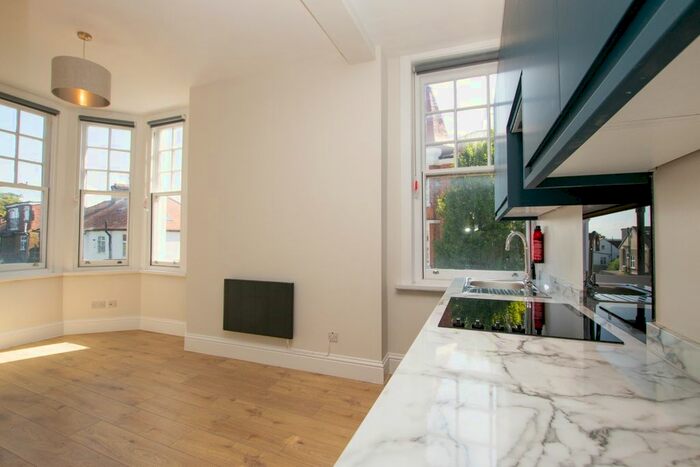 Studio To Rent In Station Road, London, N21