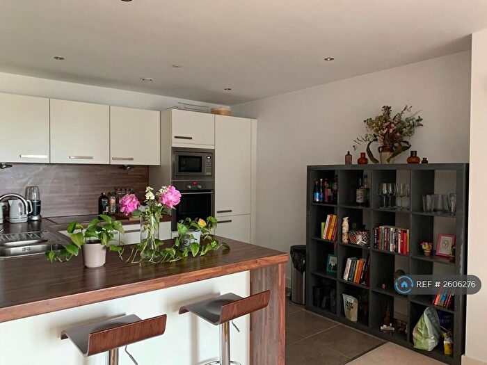 2 Bedroom Flat To Rent In Cypress Place, Manchester, M4