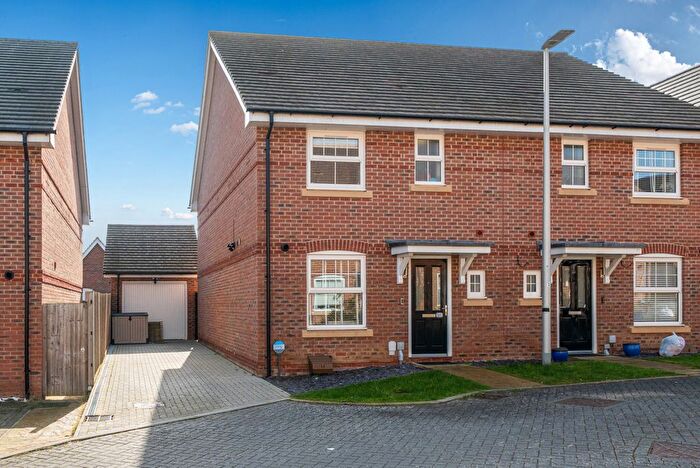 3 Bedroom Semi Detached House For Sale In Blackthorn, Shinfield, Reading, Berkshire, RG2
