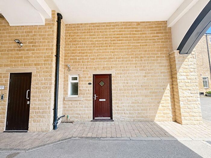 2 Bedroom Flat For Sale In Weavers Lane, Cullingworth, Bradford, BD13