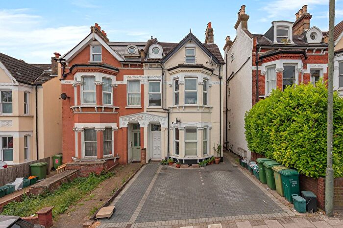 2 Bedroom Flat For Sale In Elmers End Road, London, SE20