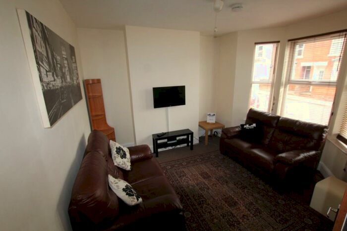 4 Bedroom Terraced House To Rent In Cecil Road, Northampton, NN2