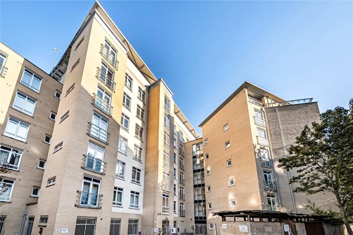 2 Bedroom Apartment To Rent In Kenavon Drive, Reading, Berkshire, RG1