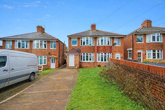 3 Bedroom Semi-Detached House For Sale In Parker Road, Hastings, TN34