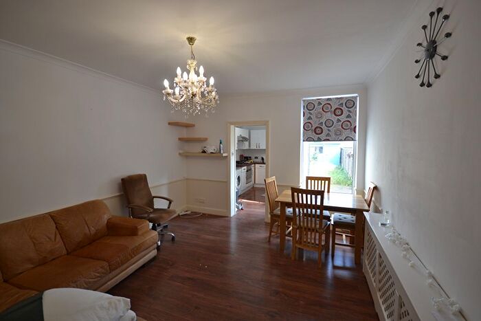 1 Bedroom Flat To Rent In Valentines Road, Ilford, IG1
