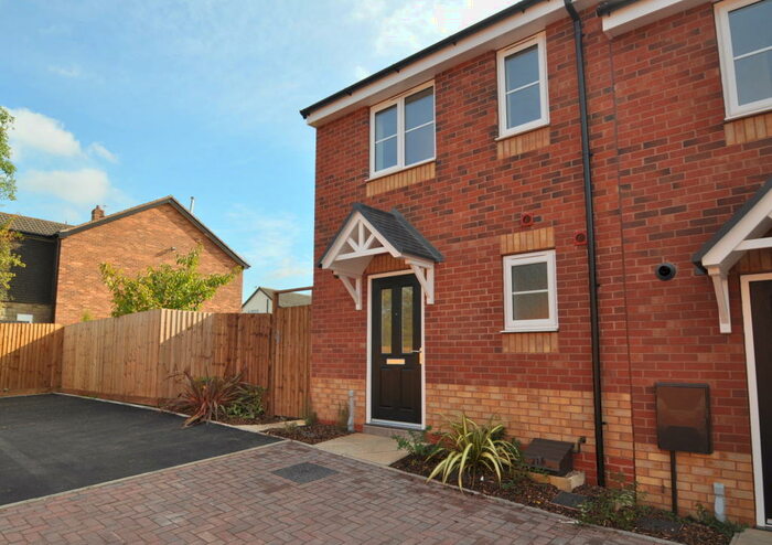 2 Bedroom Town House To Rent In Coomer Court, Greengages, Newcastle-under-Lyme, ST5