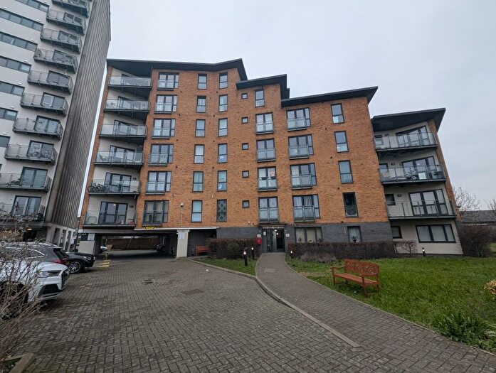 1 Bedroom Flat To Rent In Parham Drive, Ilford, IG2