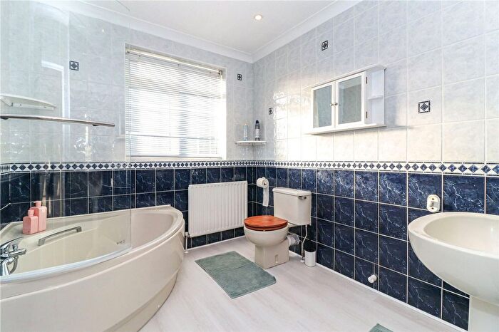 5 Bedroom Semi-Detached House To Rent In Wadham Road, Abbots Langley, WD5