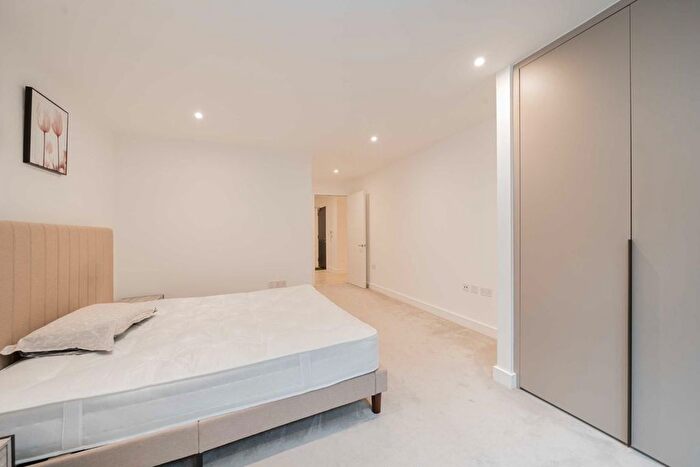 3 Bedroom Flat To Rent In Sinclair Road, London, W14