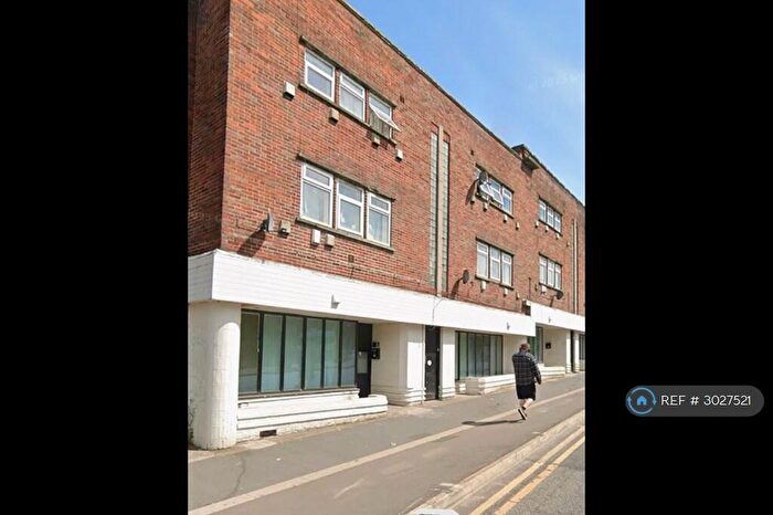 3 Bedroom Flat To Rent In Edge Lane, Stretford, Manchester, M32