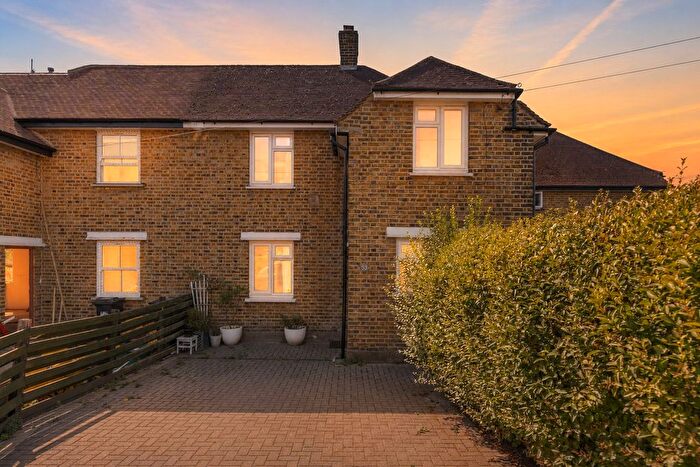 3 Bedroom Semi Detached House For Sale In Dawes Avenue, Isleworth, TW7