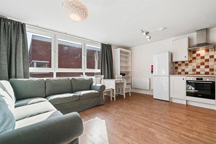 4 Bedroom Flat To Rent In Westbridge Road, London, SW11