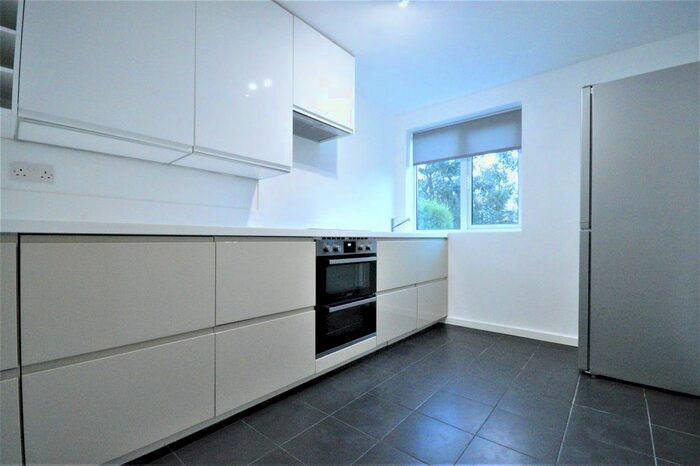 2 Bedroom Maisonette To Rent In Manitoba Close, Cyncoed, Cardiff, CF23