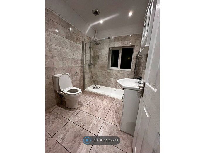 3 Bedroom Semi-Detached House To Rent In Foxhays Road, Reading, RG2