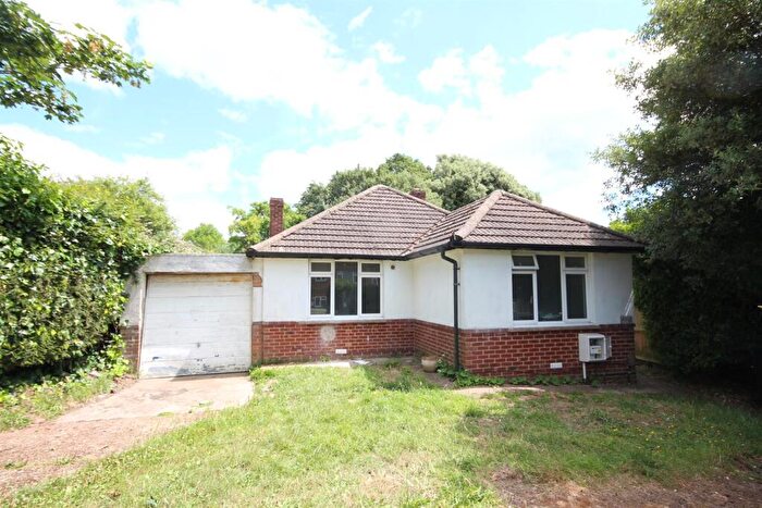 2 Bedroom Detached Bungalow To Rent In Valley Road, Portslade, Brighton, BN41