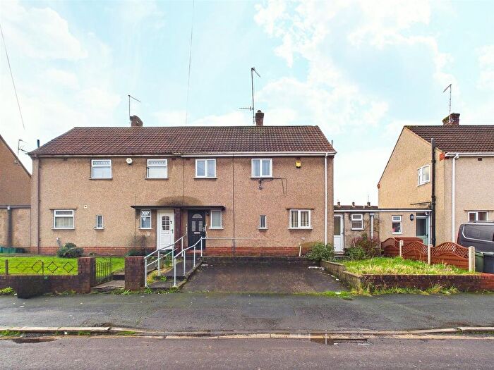 3 Bedroom Semi Detached House For Sale In Hunters Drive, Kingswood, Bristol, BS15