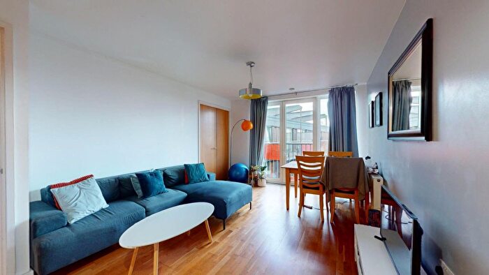 1 Bedroom Flat To Rent In Queensbridge Road, London, E2