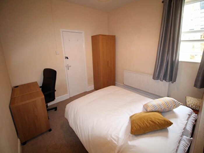 2 Bedroom Apartment To Rent In Sackville Terrace, Bangor, LL57