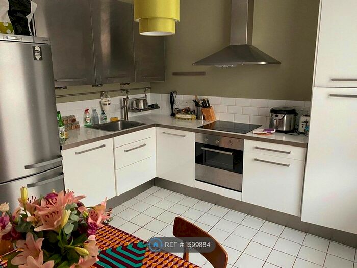 2 Bedroom Flat To Rent In Goldsmiths Row, London, E2