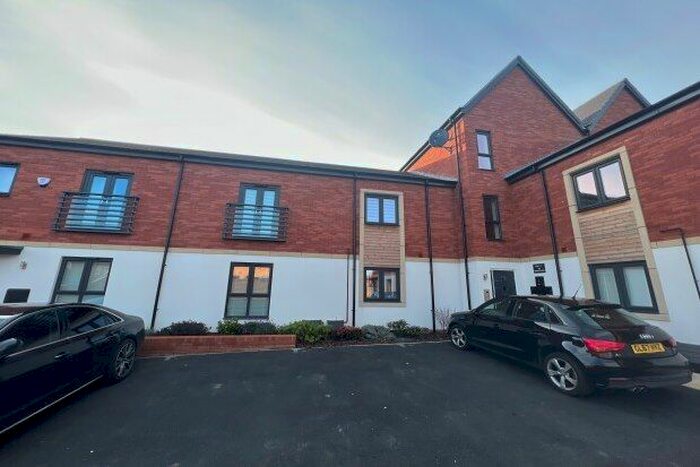 2 Bedroom Flat To Rent In Teape Close, Northampton, NN5