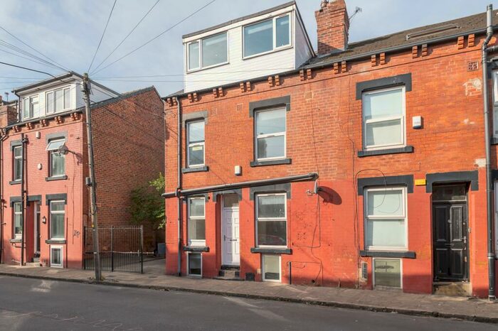 4 Bedroom End Of Terrace House For Sale In John Street, Hyde Park, Leeds, LS6