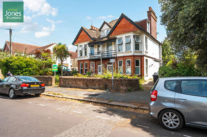 1 Bedroom Flat To Rent In Church Walk, Worthing, West Sussex, BN11