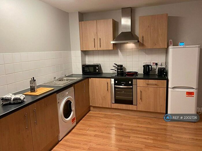 2 Bedroom Flat To Rent In Mallaby Court, Birkenhead, CH41