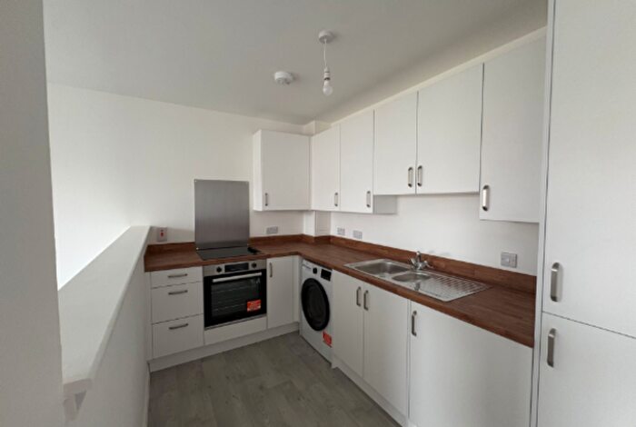 2 Bedroom Flat To Rent In Flat /, Comelypark Street, G31