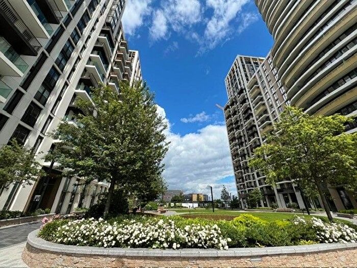 2 Bedroom Flat To Rent In Fountain Park Way, London, W12