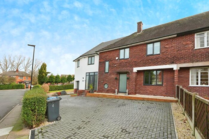 5 Bedroom Semi-Detached House To Rent In Mortomley Close, High Green, Sheffield, S35