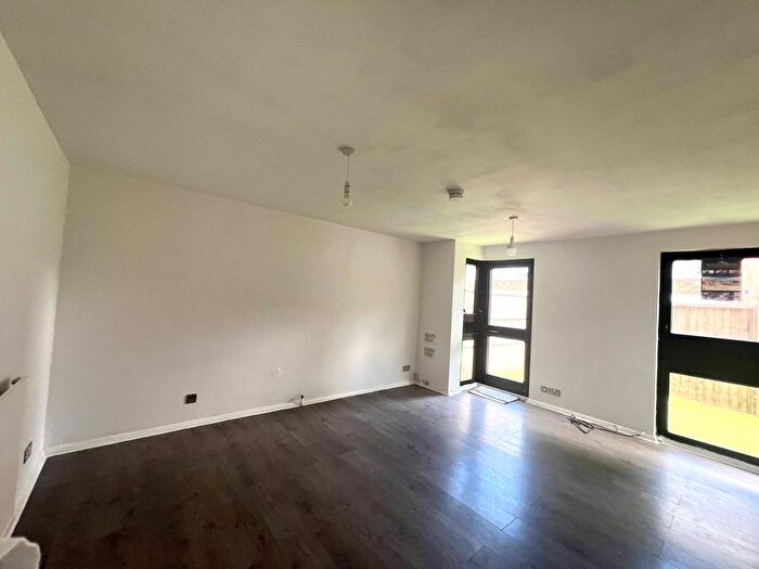 2 Bedroom Flat To Rent In Beauclerk Close, Feltham, TW13