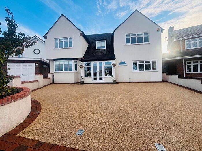 4 Bedroom Detached House For Sale In Inglewood Grove, Sutton Coldfield, B74