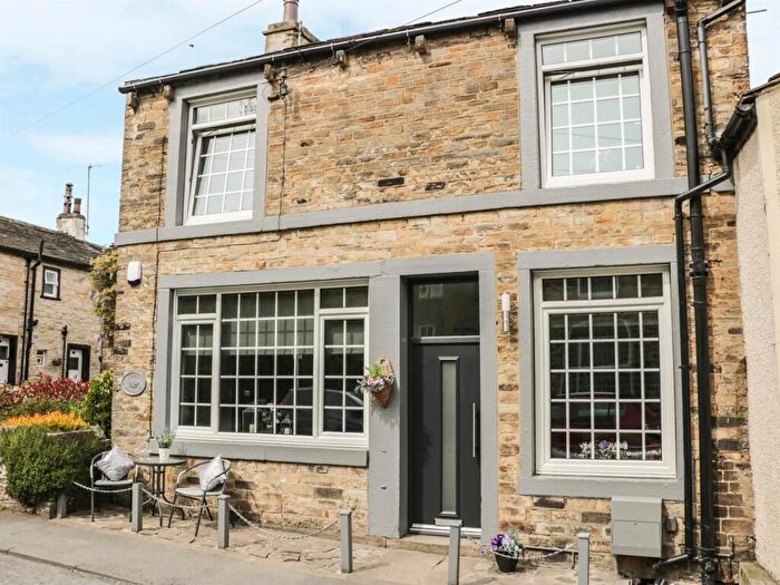 2 Bedroom Cottage To Rent In Main Street, Cononley, BD20